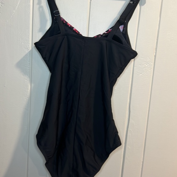 Croft and Barrow Ruched Slimming One Piece Swimsuit - Picture 5 of 10